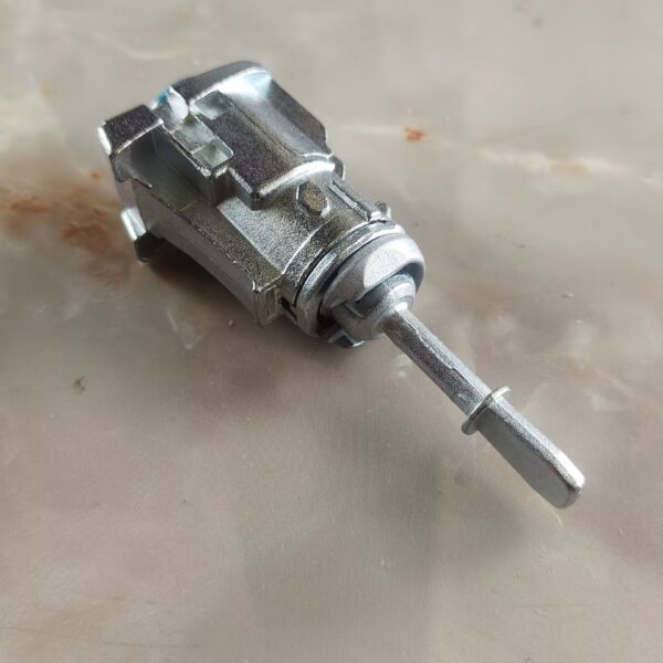 Right Passenger Side Door Central Control Lock Cylinder With Key 604837168 - Image 4