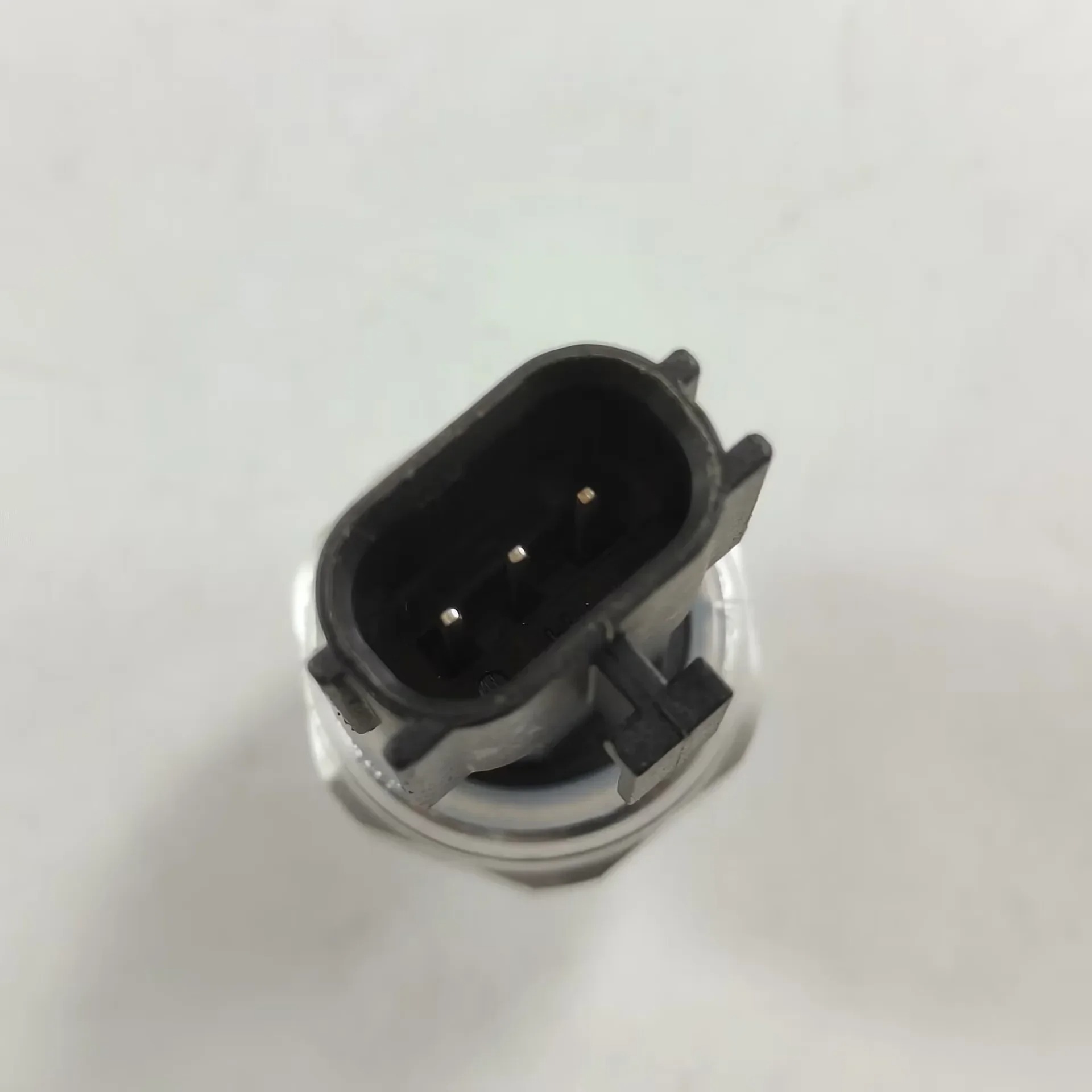 Air Conditioning A/C Pressure Sensor for Nissan Frontier Sentra Infiniti FX45 92136-1FA0A 92136-32600 92136-3Z600 92136-6J000 - Image 3